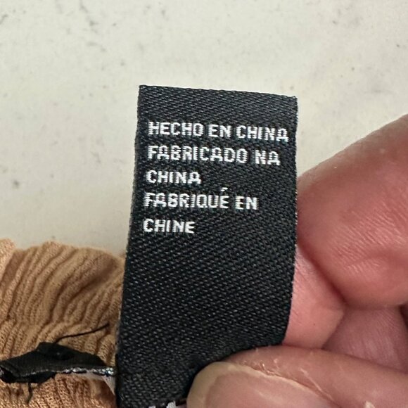 Forever 21 Womens Tan Smocked Off-Shoulder Blouse With Puff Sleeves Ruffled Hem - Picture 4 of 7